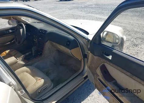 1993 Acura Legend Ls z USA, uszkodzony, nr VIN JH4KA7673PC027848
